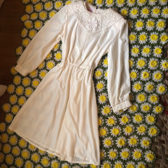 •SOLD• VINTAGE | Lace Dress - Picture 2 of 4